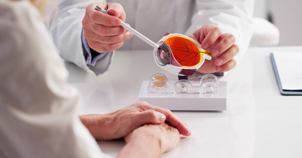 A eye doctor explaining glaucoma to a patient.