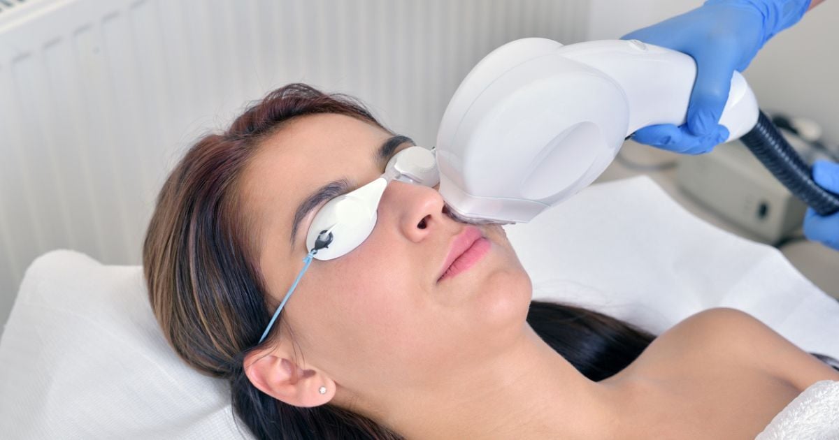 A young woman receiving an IPL treatment for her dry eyes.